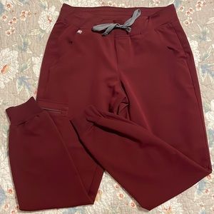 Gently worn Figs women's Burgundy Zamora - Jogger Scrub Pants - S / Burgundy